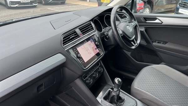 Used Volkswagen Tiguan 2019 for sale - 76112391: Photo 2