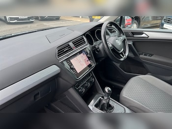 Used Volkswagen Tiguan 2019 for sale - 76112391: Photo 2