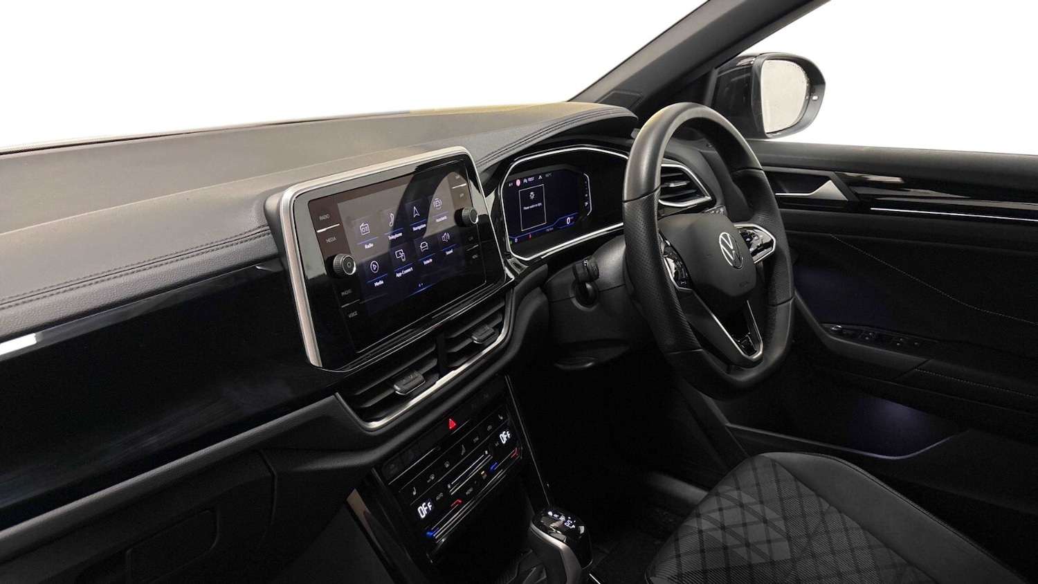 Used Volkswagen T-Roc 2023 for sale - 76079135: Photo 2