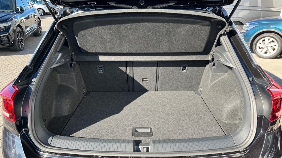 Used Volkswagen T-Roc 2023 for sale - 76079135: Photo 24