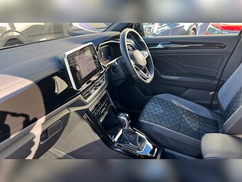 Used Volkswagen T-Roc 2023 for sale - 76079135: Photo 2