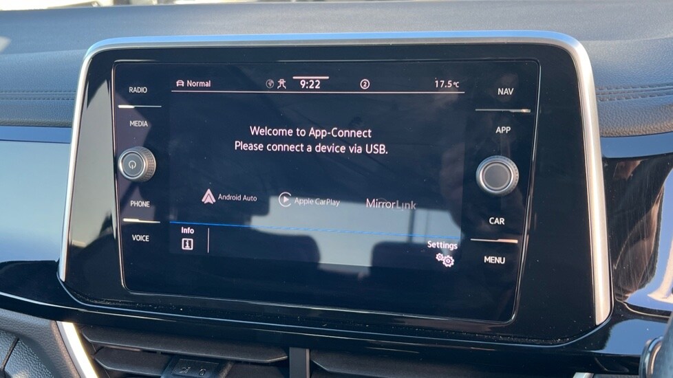 Used Volkswagen T-Roc 2023 for sale - 76079135: Photo 32