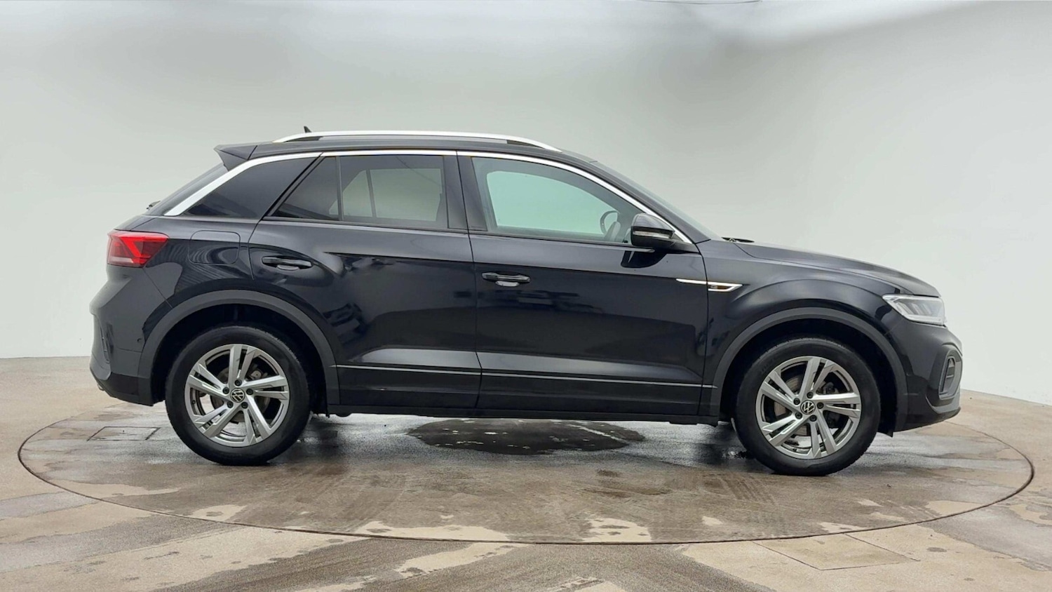 Used Volkswagen T-Roc 2023 for sale - 76079135: Photo 4
