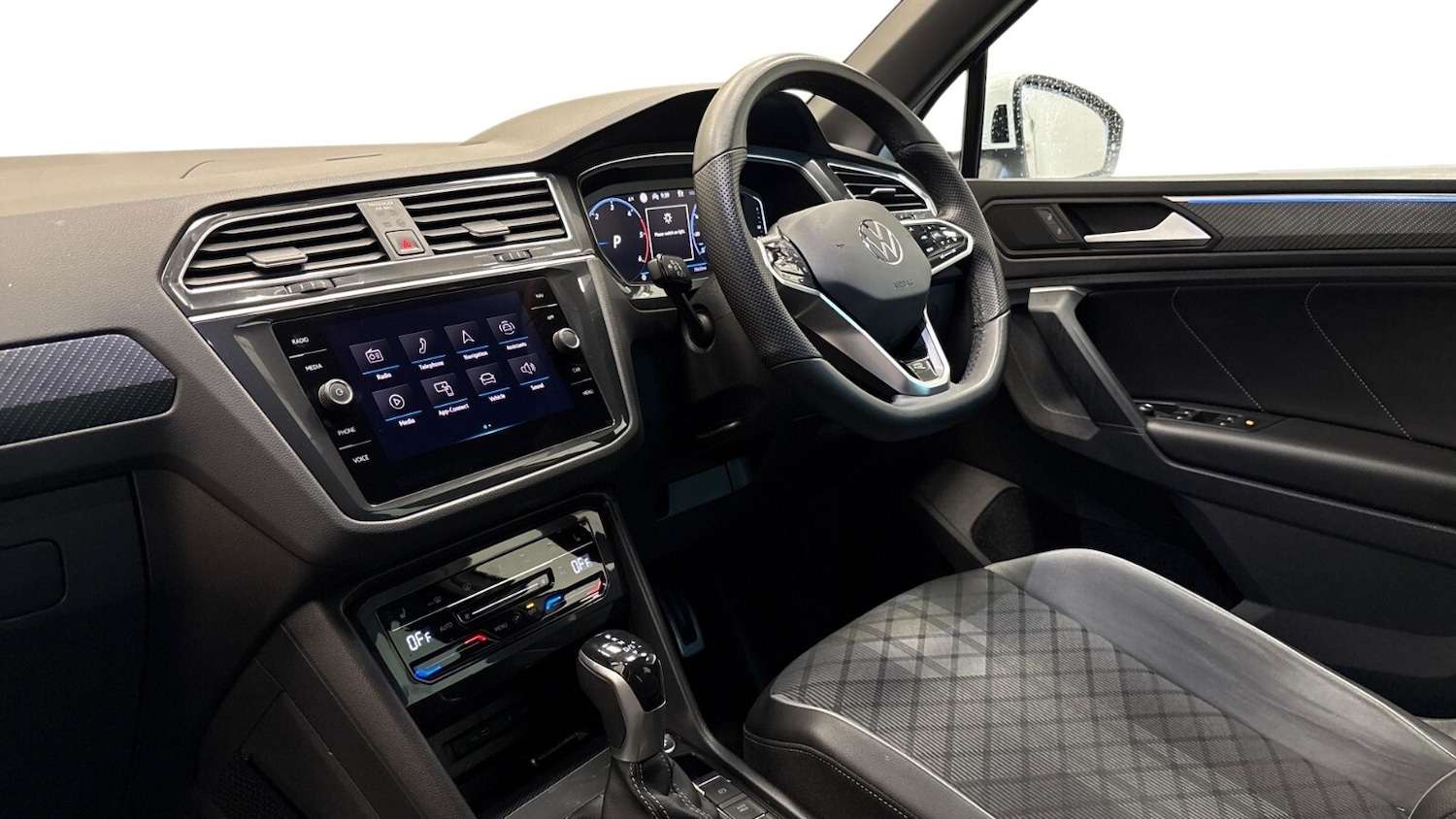Used Volkswagen Tiguan 2021 for sale - 76180208: Photo 2