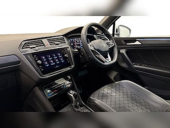 Used Volkswagen Tiguan 2021 for sale - 76180208: Photo 2