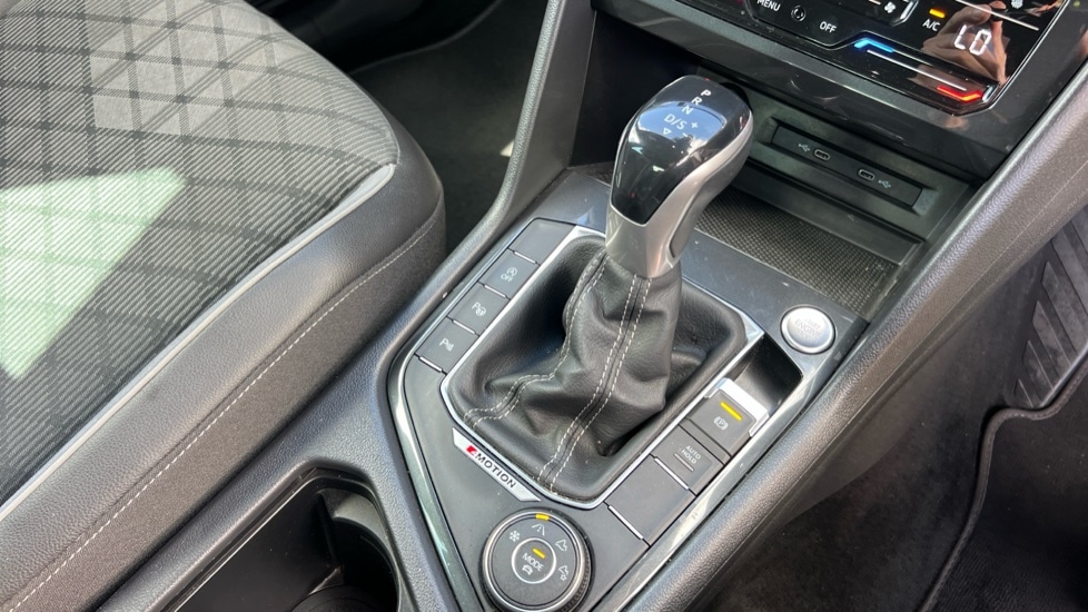 Used Volkswagen Tiguan 2021 for sale - 76180208: Photo 42
