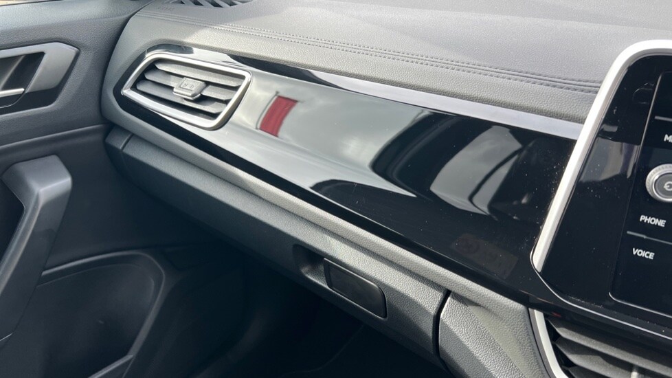 Used Volkswagen T-Roc 2025 for sale - 76760715: Photo 41