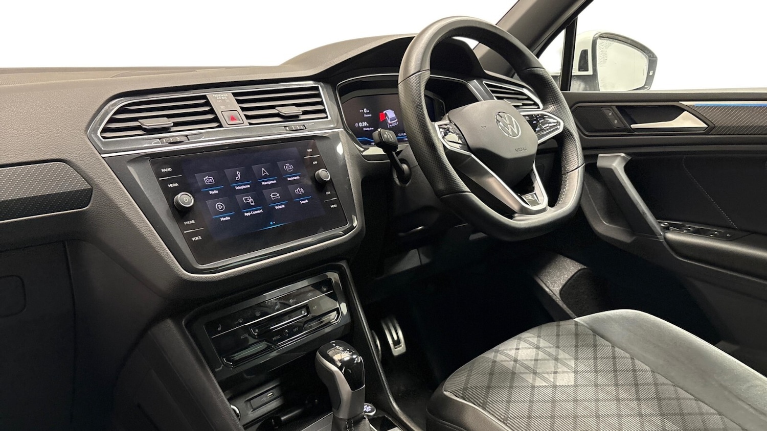 Used Volkswagen Tiguan 2022 for sale - 76842173: Photo 2