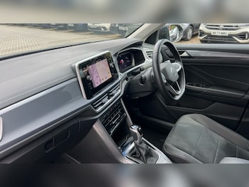 Used Volkswagen T-Roc 2024 for sale - 76190978: Photo 2