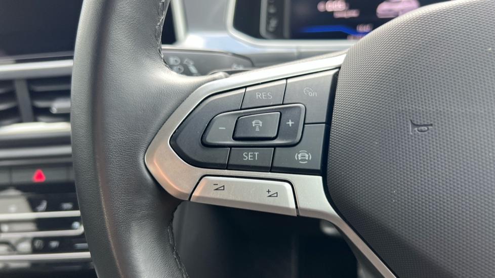 Used Volkswagen T-Roc 2024 for sale - 76190978: Photo 30