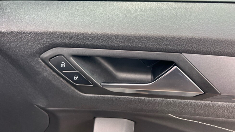 Used Volkswagen T-Roc 2024 for sale - 76190978: Photo 44