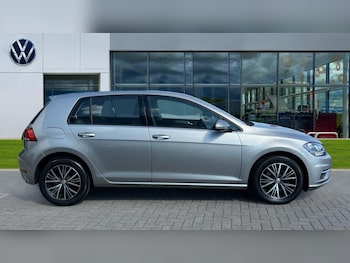 Used Volkswagen Golf 2018 for sale - 75902116: Photo