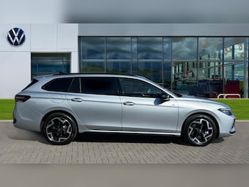 Used Volkswagen Passat 2025 for sale - 75439491: Photo