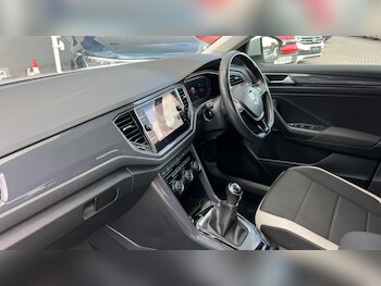 Used Volkswagen T-Roc 2018 for sale - 75796896: Photo