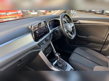 Used Volkswagen T-Roc 2023 for sale - 76999284: Photo