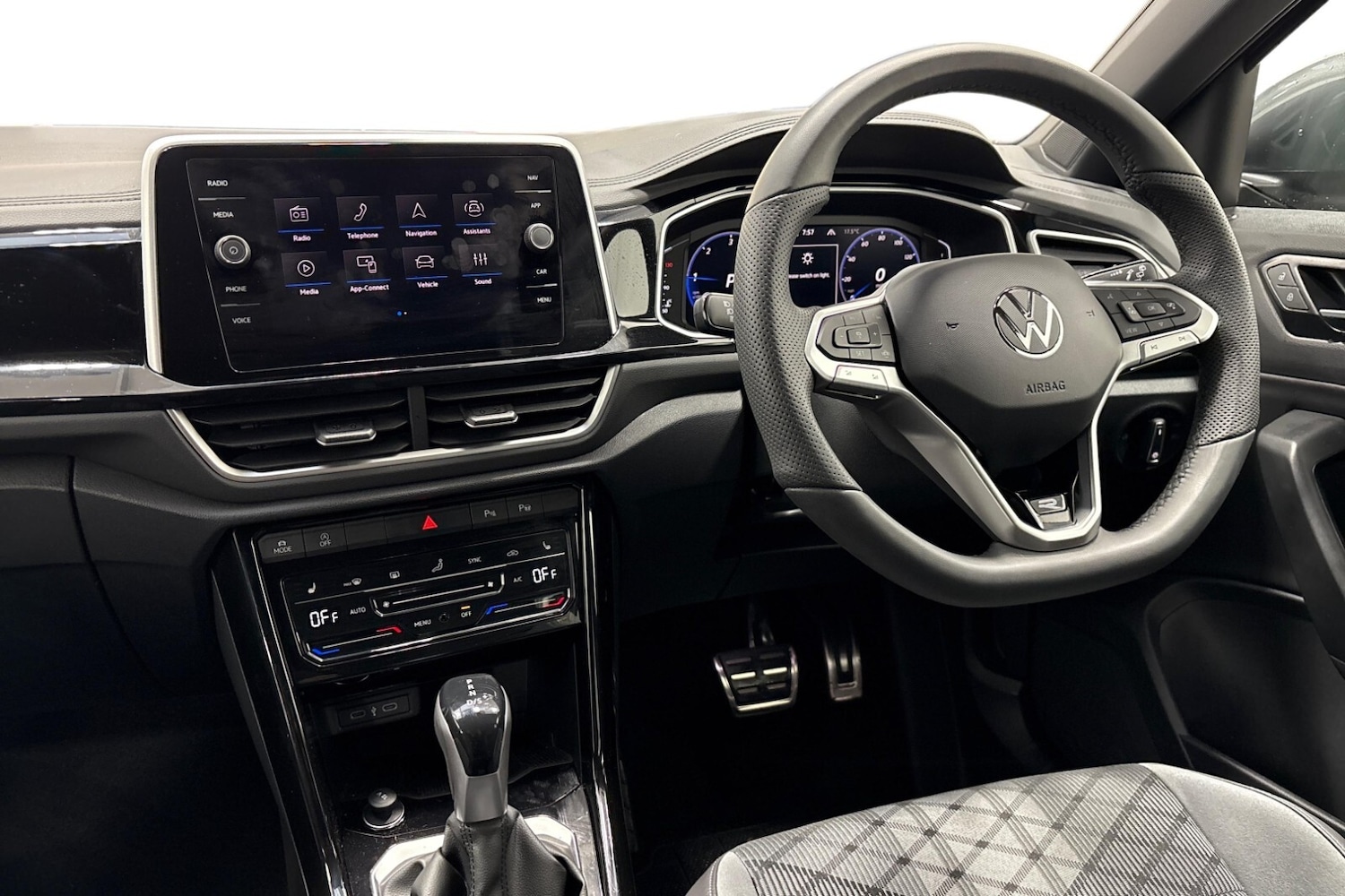 Used Volkswagen T-Roc 2025 for sale - 76842048: Photo 2