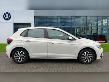 Used Volkswagen Polo 2024 for sale - 76842188: Photo