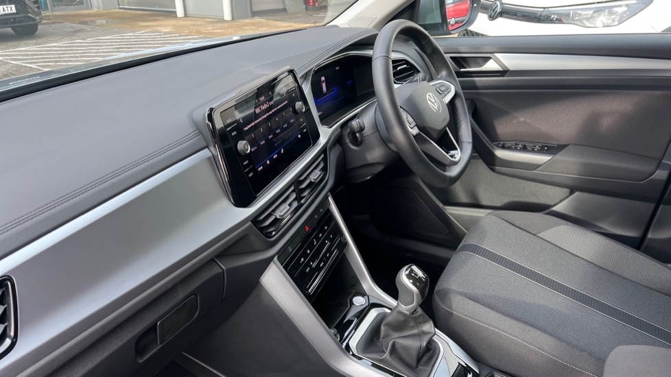 Used Volkswagen T-Roc 2025 for sale - 76928048: Photo 2