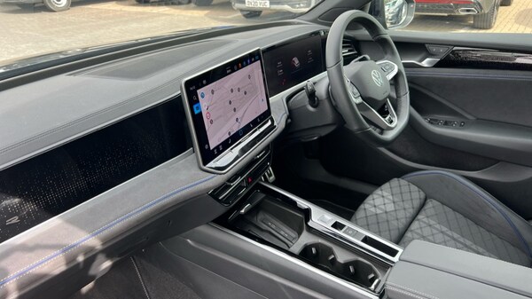 Used Volkswagen Passat 2025 for sale - 76312056: Photo 2