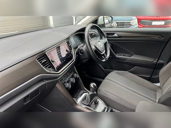 Used Volkswagen T-Roc 2019 for sale - 76415136: Photo