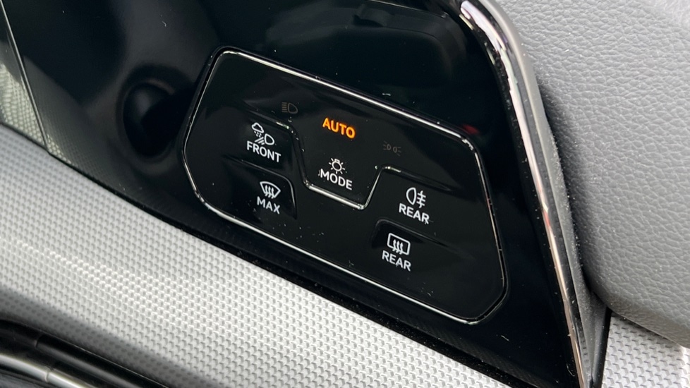 Used Volkswagen Golf 2024 for sale - 77036054: Photo 32