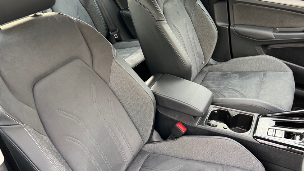 Used Volkswagen Golf 2024 for sale - 77036054: Photo 36