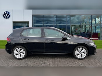 Used Volkswagen Golf 2024 for sale - 77036054: Photo