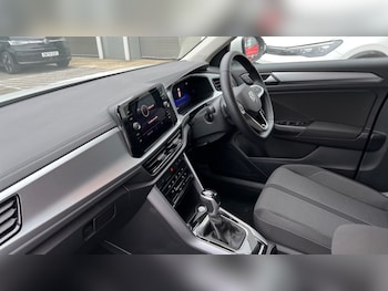 Used Volkswagen T-Roc 2025 for sale - 77042898: Photo