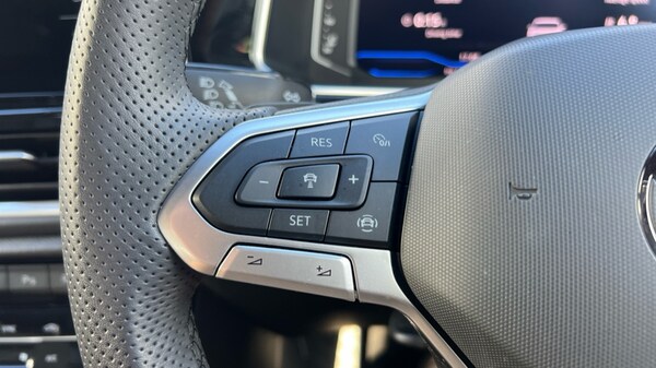 Used Volkswagen T-Roc 2025 for sale - 75843658: Photo 30