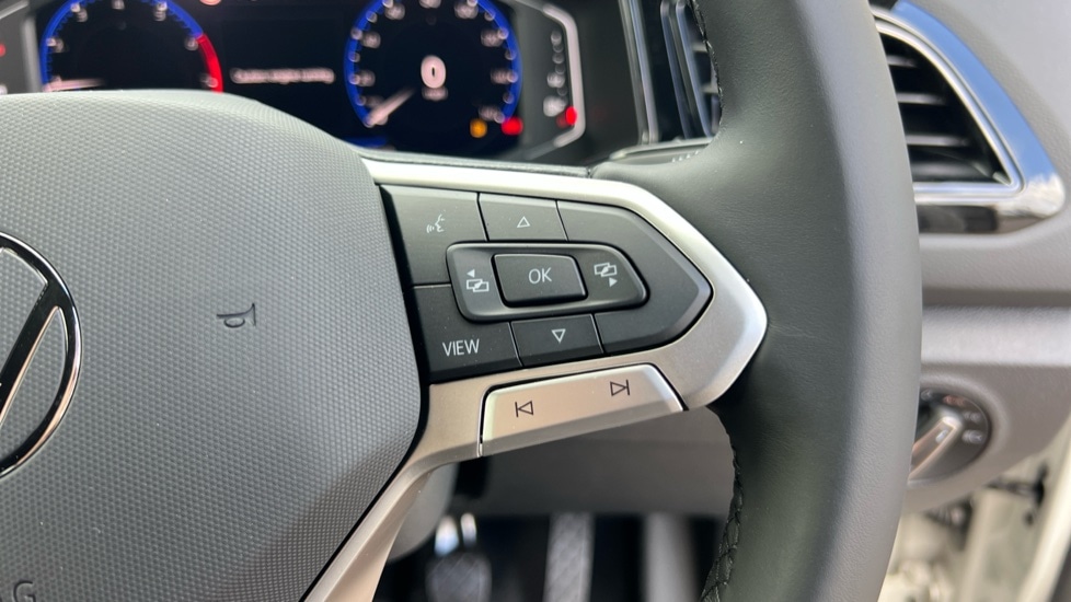 Used Volkswagen T-Roc 2025 for sale - 75910600: Photo 31