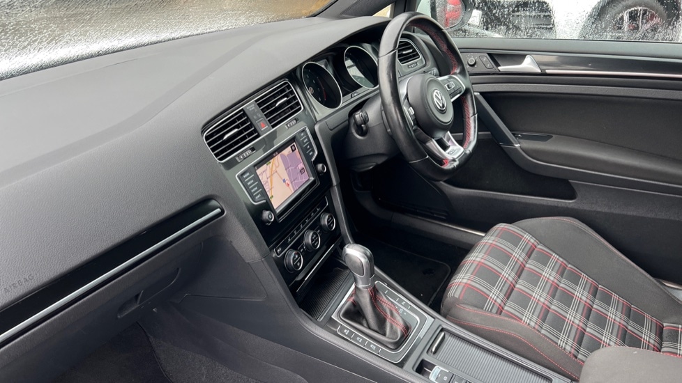 Used Volkswagen Golf 2017 for sale - 76881924: Photo 2