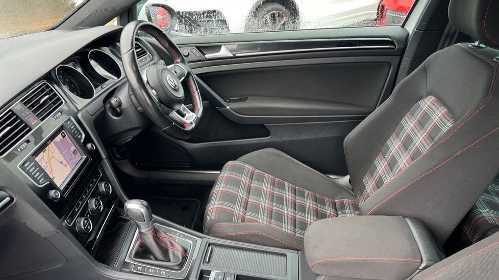 Used Volkswagen Golf 2017 for sale - 76881924: Photo 28