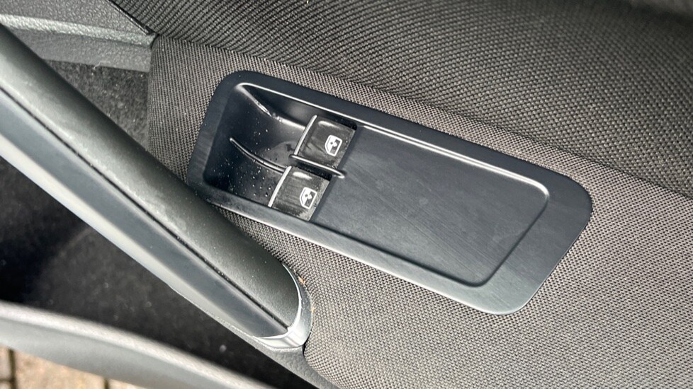 Used Volkswagen Golf 2017 for sale - 76881924: Photo 33