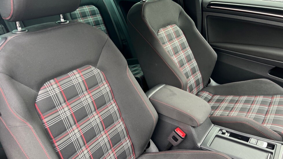 Used Volkswagen Golf 2017 for sale - 76881924: Photo 38