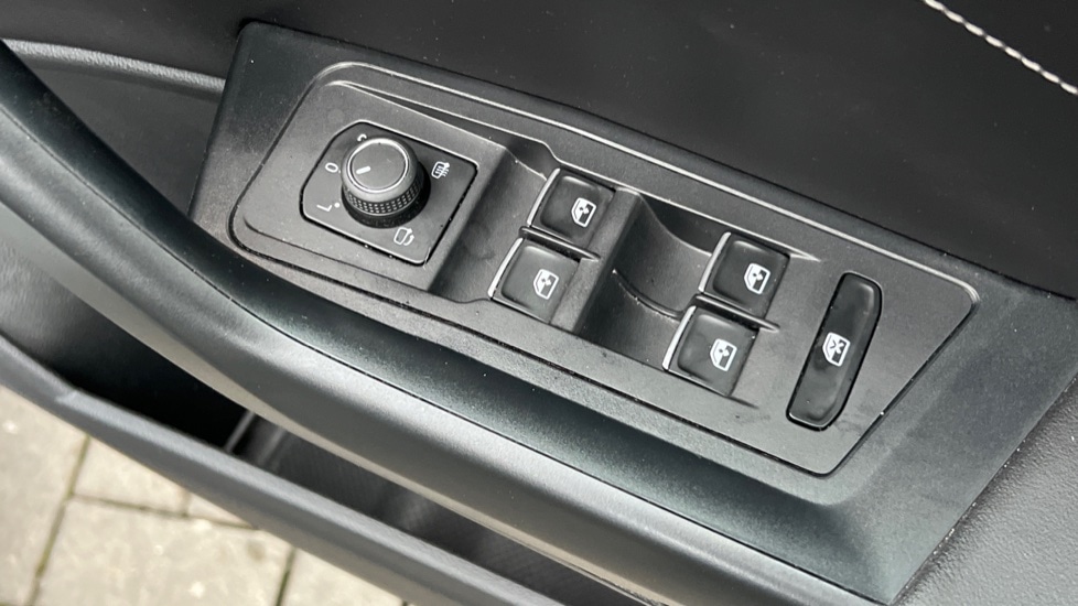 Used Volkswagen T-Roc 2022 for sale - 77042903: Photo 33