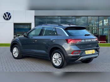 Used Volkswagen T-Roc 2023 for sale - 76901471: Photo