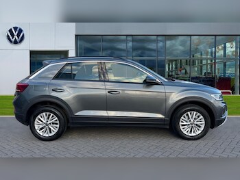 Used Volkswagen T-Roc 2023 for sale - 76901471: Photo