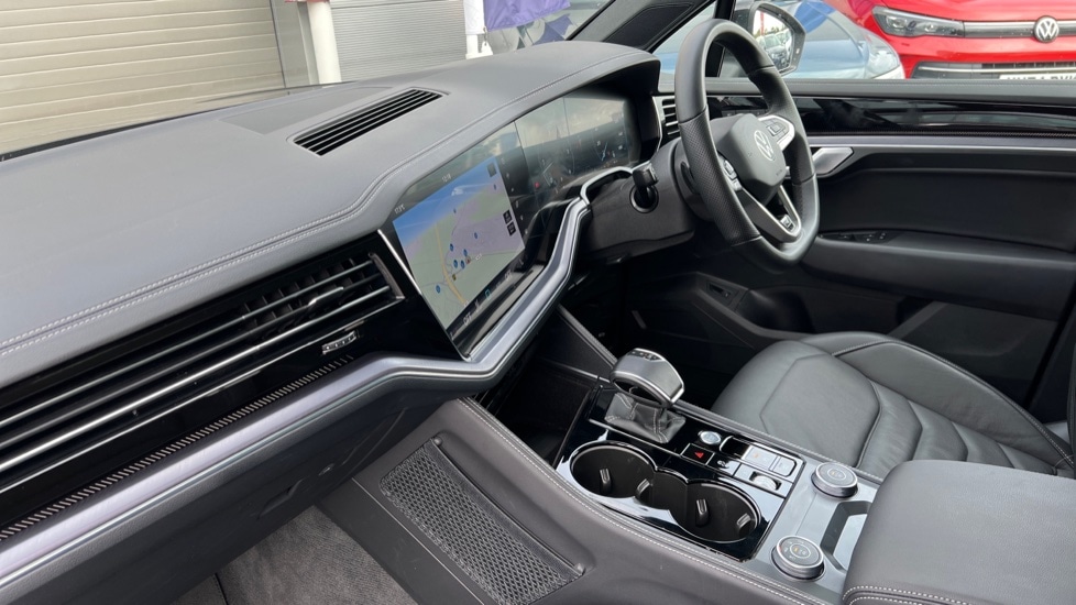 Used Volkswagen Touareg 2025 for sale - 76095972: Photo 2