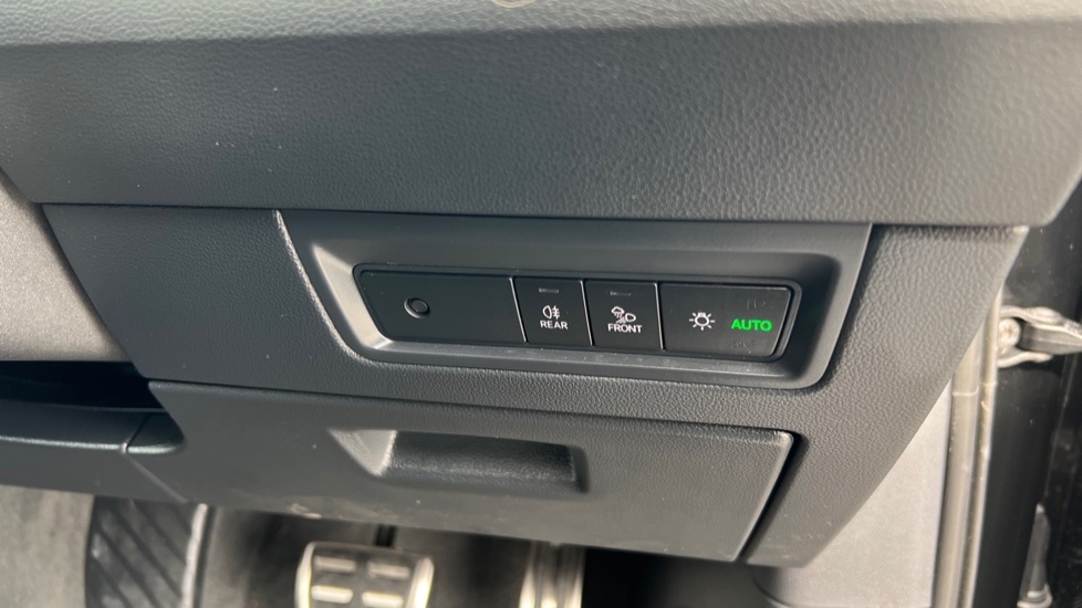Used Volkswagen Touareg 2025 for sale - 76095972: Photo 32