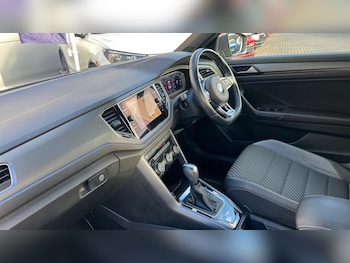 Used Volkswagen T-Roc 2021 for sale - 76691559: Photo