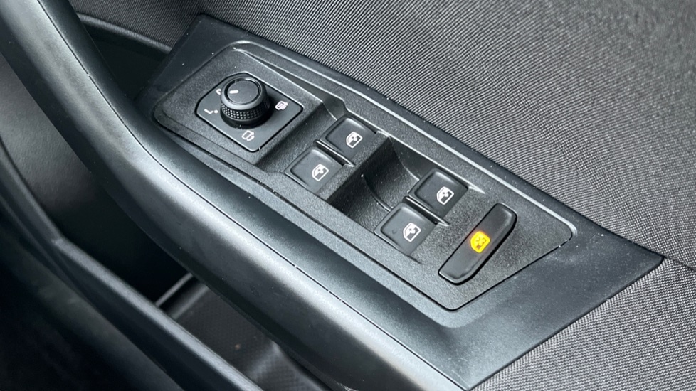 Used Volkswagen T-Roc 2025 for sale - 77067925: Photo 35