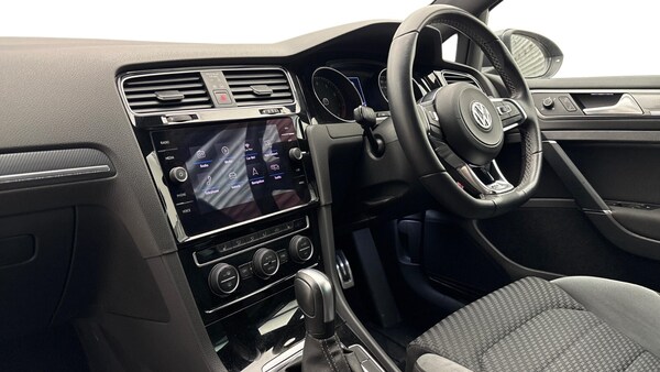 Used Volkswagen Golf 2020 for sale - 76221733: Photo 2