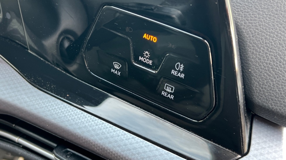 Used Volkswagen Golf 2022 for sale - 77036066: Photo 32