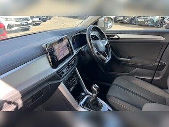 Used Volkswagen T-Roc 2023 for sale - 75775889: Photo