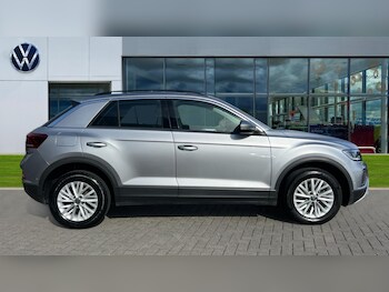 Used Volkswagen T-Roc 2023 for sale - 75775889: Photo
