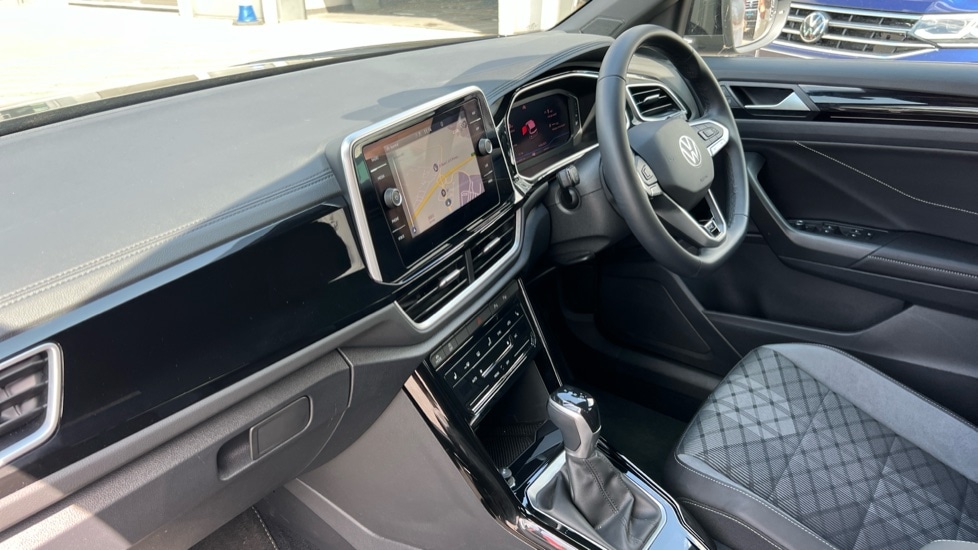 Used Volkswagen T-Roc 2024 for sale - 76593762: Photo 2