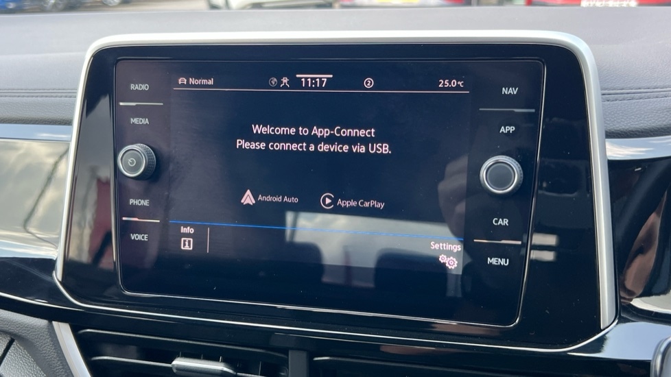 Used Volkswagen T-Roc 2024 for sale - 76593762: Photo 24