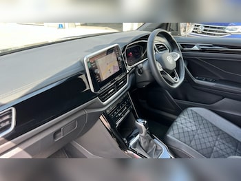 Used Volkswagen T-Roc 2024 for sale - 76593762: Photo