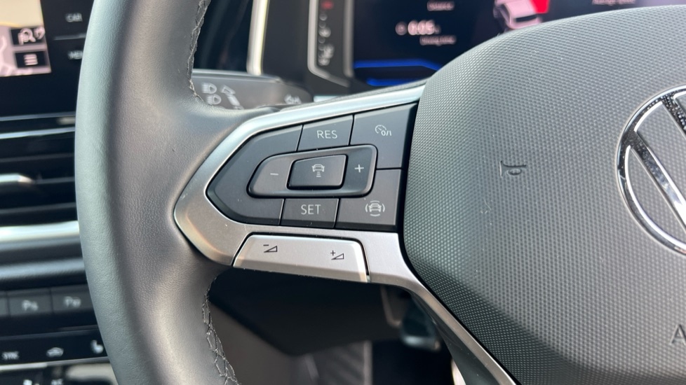 Used Volkswagen T-Roc 2024 for sale - 76593762: Photo 30