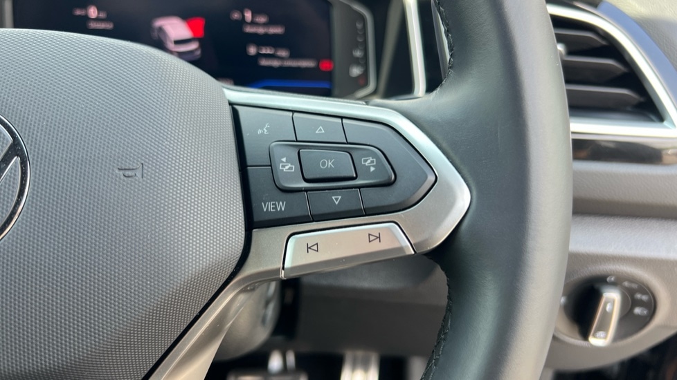 Used Volkswagen T-Roc 2024 for sale - 76593762: Photo 31